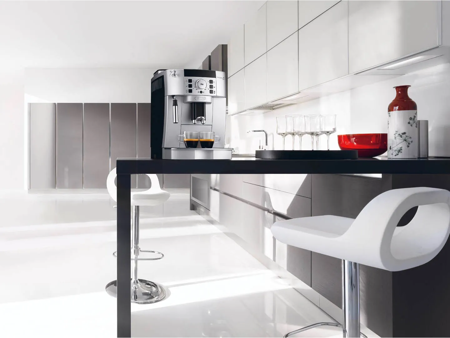 Delonghi Magnifica S ECAM 22.110 - espresso machine, fully automatic, Black, Silver
