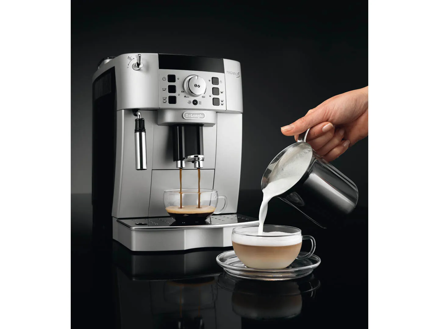 Delonghi Magnifica S ECAM 22.110 - espresso machine, fully automatic, Black, Silver