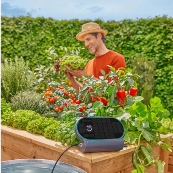 Gardena AquaBloom L - solar powered watering kit