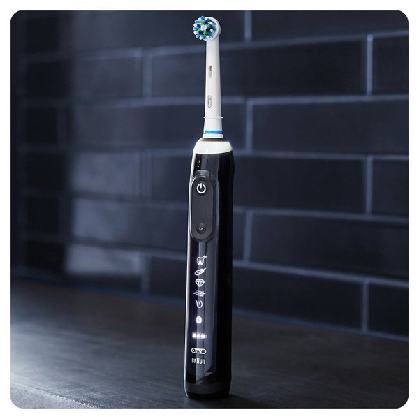 BRAUN S&Auml;HK&Ouml;HAMMASHARJA ORAL-B GENIUS 10100S musta. 15% tehokkaampi Genius. &Auml;yk&auml;s harjausj&auml;rjestelm&auml; Gum Guard -teknologialla, joka auttaa harjaamaan hammasl&auml;&auml;ri