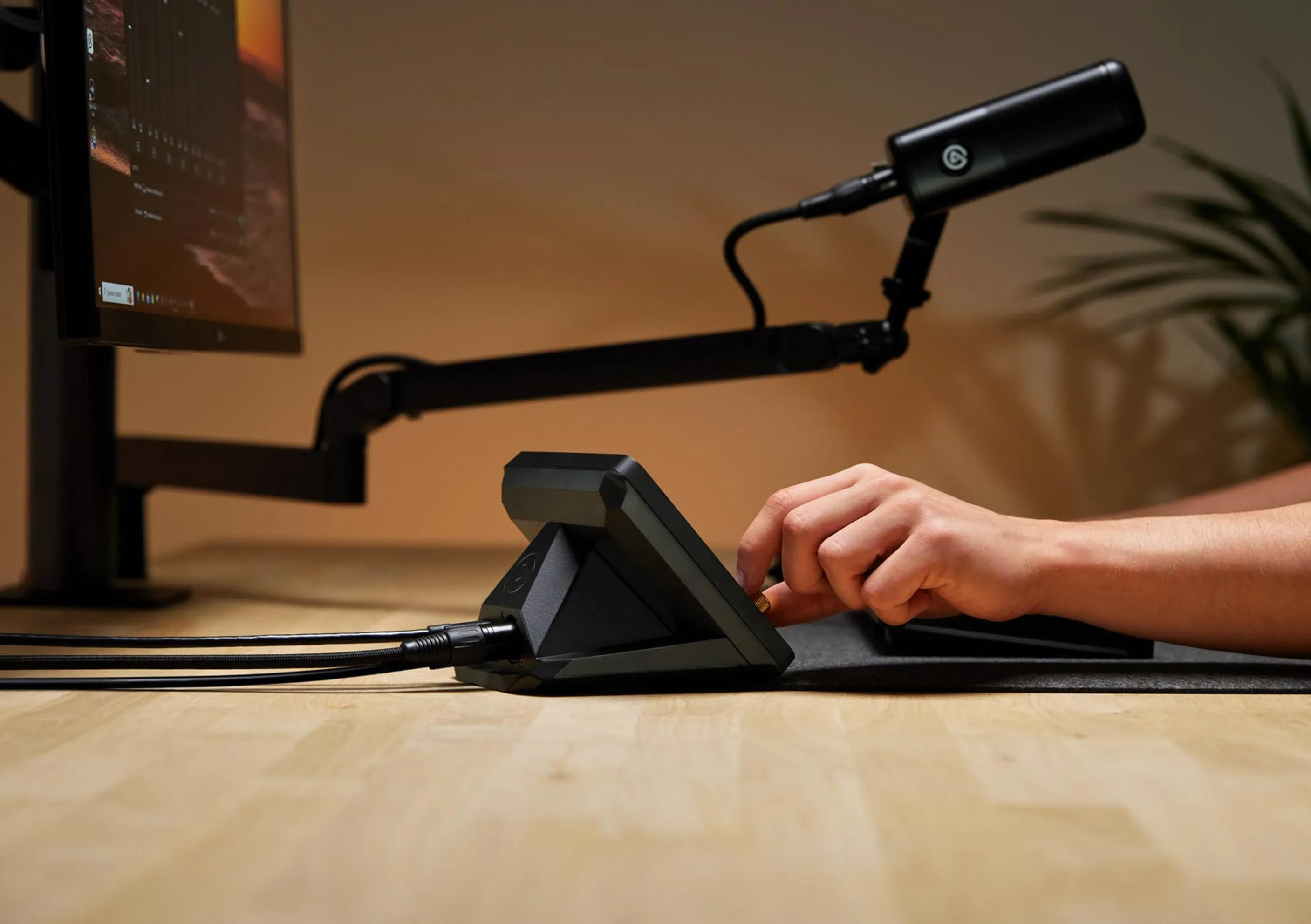 Elgato XLR Dock for Stream Deck+ Microphone Adaptor, Black