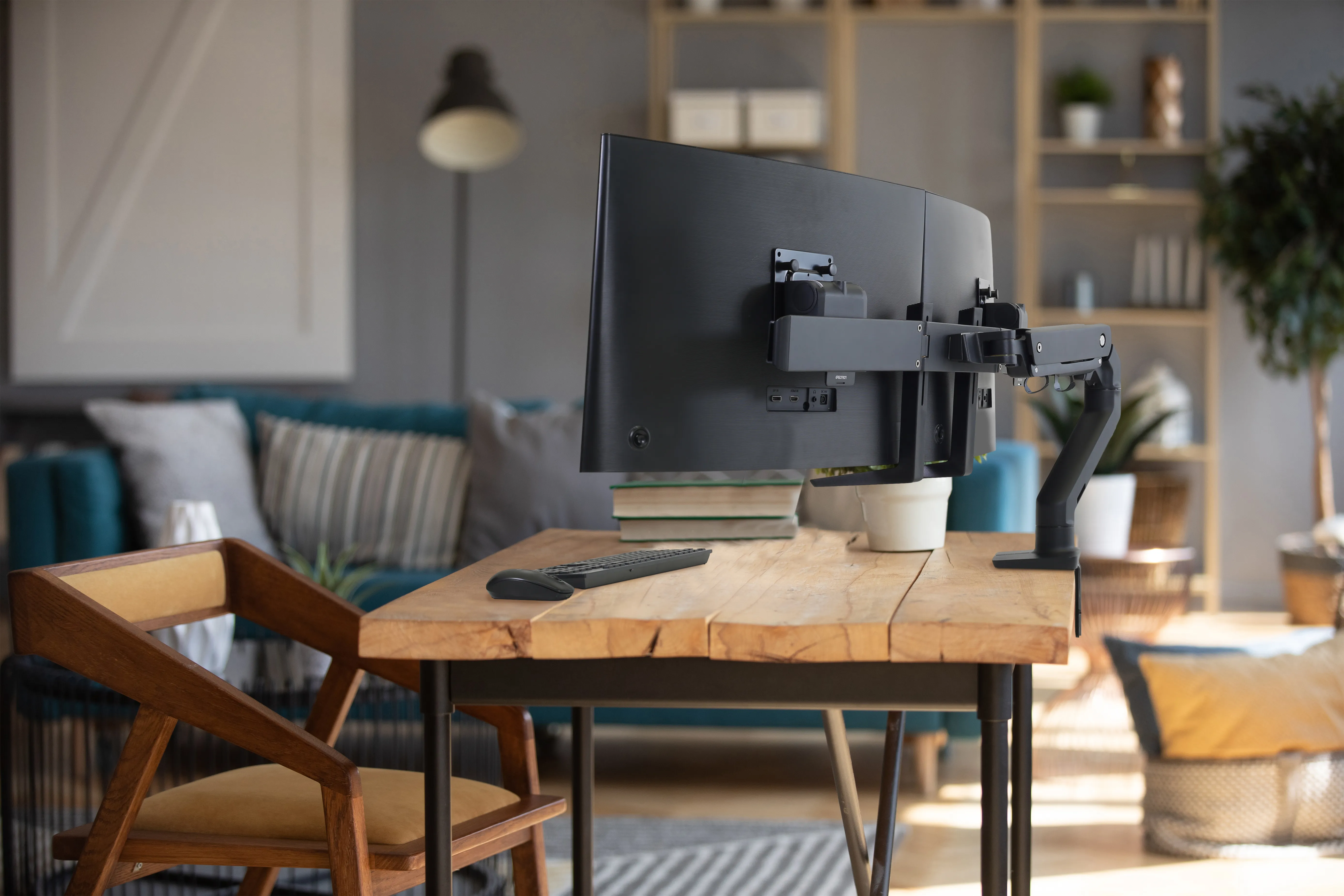 Ergotron HX Monitor Arm, for 2 monitors, up to 32", with gas spring, 15.9kg, Black