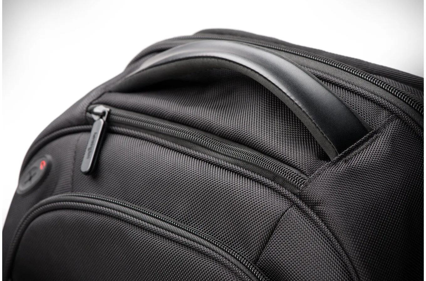 Kensington Contour 2.0 Pro - datorryggs&auml;ck, svart, 17&quot;