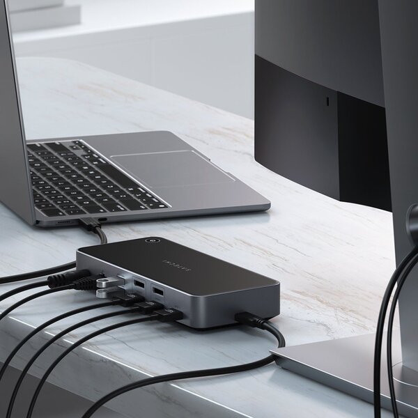 Satechi Triple 4K Display -telakka